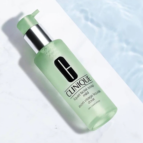 Clinique All About Clean Liquide Facial Soap Mild #Oil To Oily 200 ml  สบู่เหลวสำหรับผู้ที่ผิวมัน ช่วยควบคุมความมัน รักษาสมดุลผิว เนื้อเจลใส ฟองนุ่มละเอียด ล้างแล้วไม่ทำให้ผิวมันเพิ่ม ไม่ทำร้ายน้ำมันดีใต้ผิว